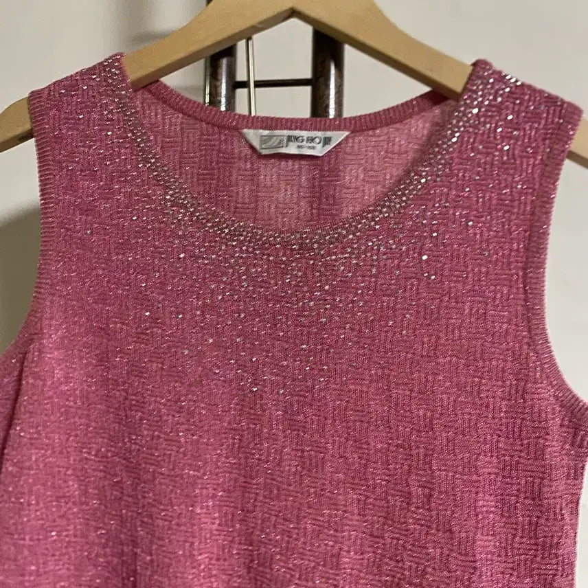 [BUNJANG] Pink Knit Sleeveless Top with Beaded Neckline / 핑크 니트나시 55-66