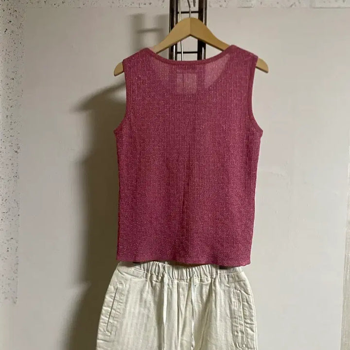 [BUNJANG] Pink Knit Sleeveless Top with Beaded Neckline / 핑크 니트나시 55-66