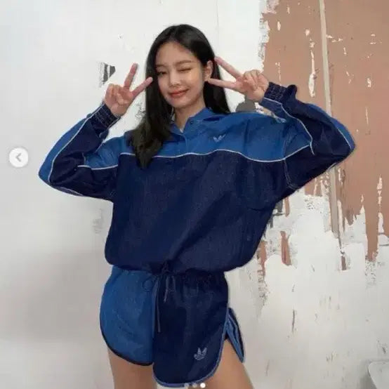 [BUNJANG] Jennie x Adidas Denim Shorts S (New) / 제니 아디다스 데님 반바지 S (새상품)
