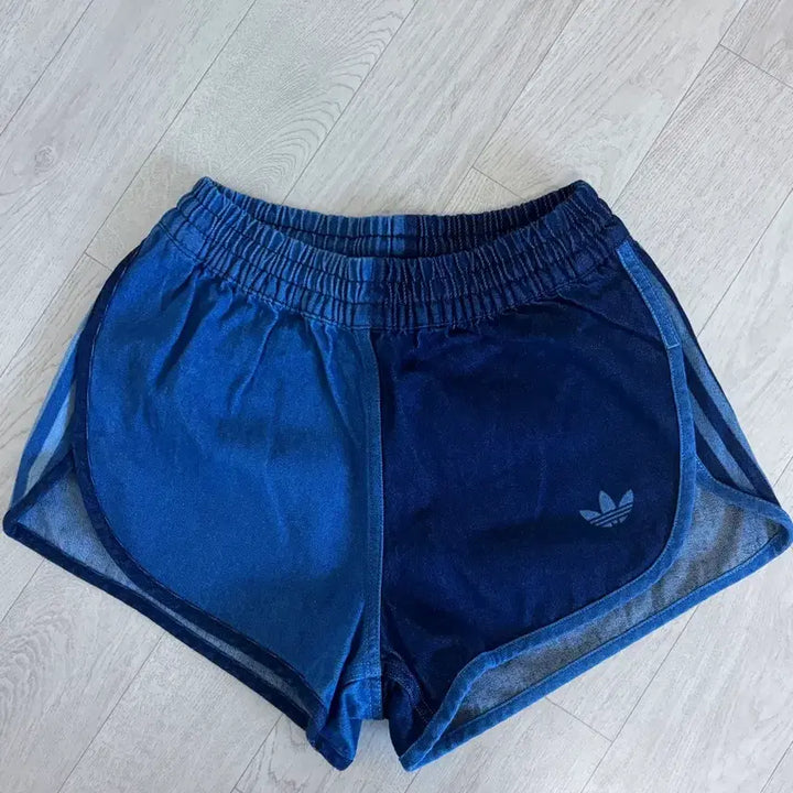 [BUNJANG] Jennie x Adidas Denim Shorts S (New) / 제니 아디다스 데님 반바지 S (새상품)
