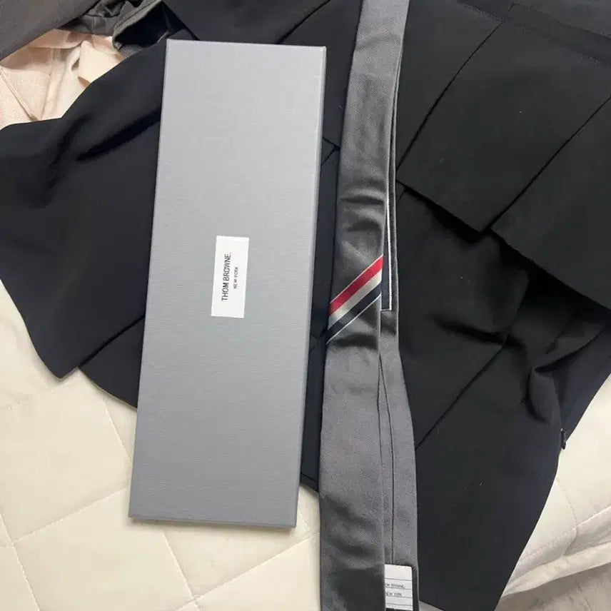 [BUNJANG] Thom Browne Grey Tie with Box / 톰브라운 그레이 넥타이 + 박스