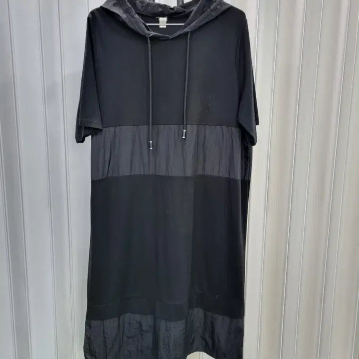 [BUNJANG] Black Hooded Short-Sleeve Midi Dress / 블랙 후드 반팔 원피스