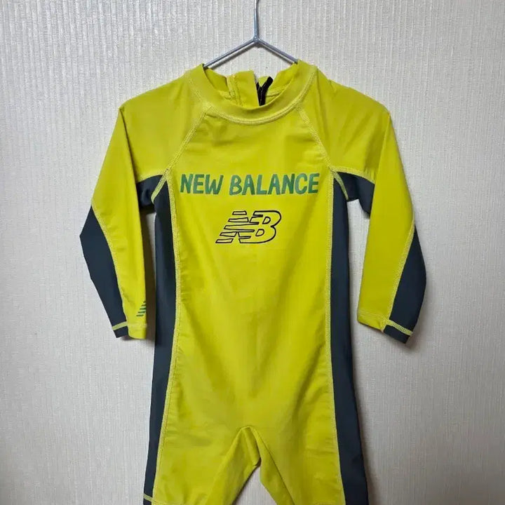 [BUNJANG] New Balance Swimsuit Rash Guard Size 90 / 뉴발란스 래쉬가드 스윔수트 90
