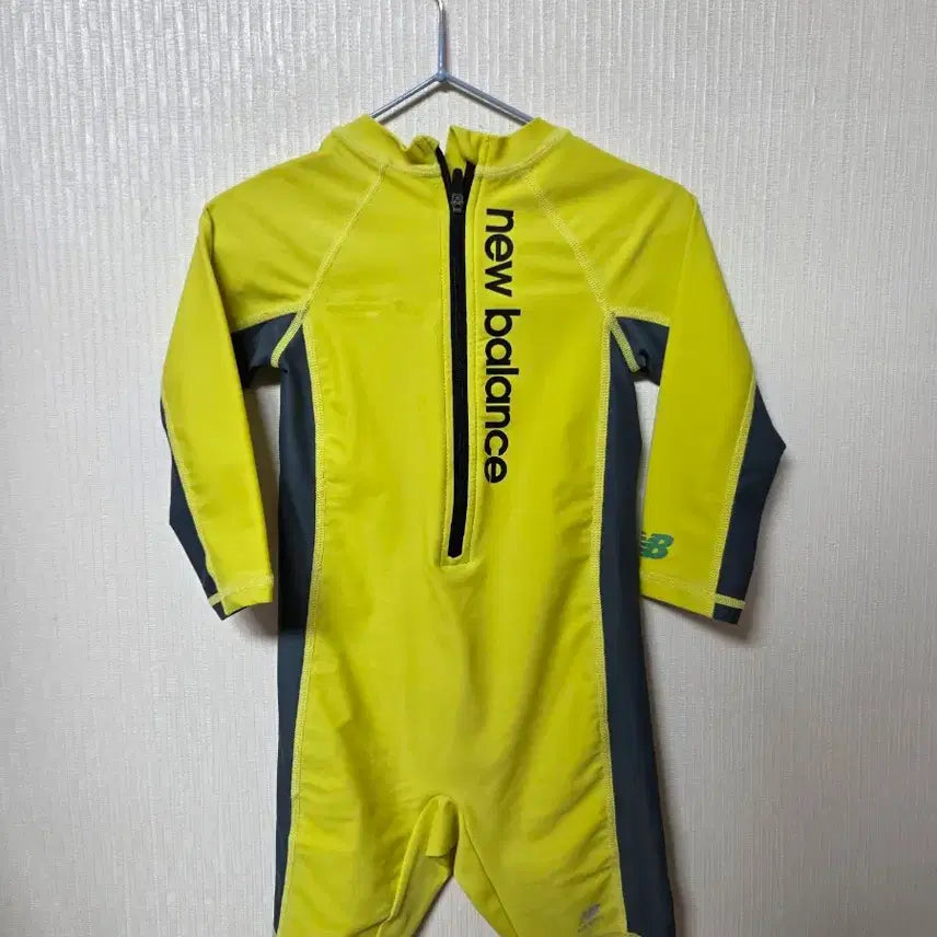 [BUNJANG] New Balance Swimsuit Rash Guard Size 90 / 뉴발란스 래쉬가드 스윔수트 90