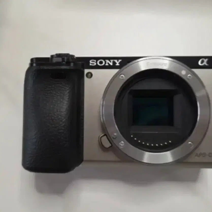 [BUNJANG] Sony a6000 Mirrorless Camera with Sigma 30mm f/2.8 Lens Kit / 소니 a6000 + 시그마 30mm f2.8