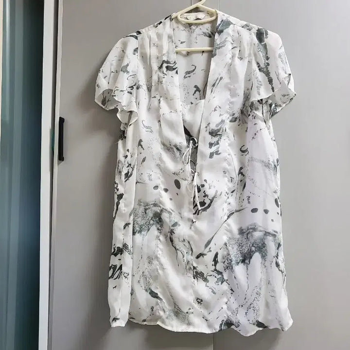 [SOLD OUT] 잇 미샤 패턴 반팔 블라우스