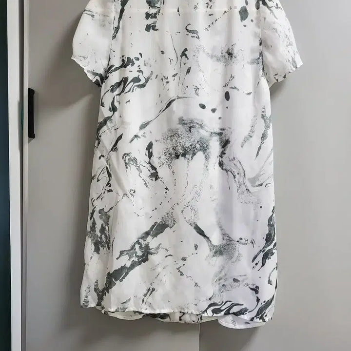 [SOLD OUT] 잇 미샤 패턴 반팔 블라우스