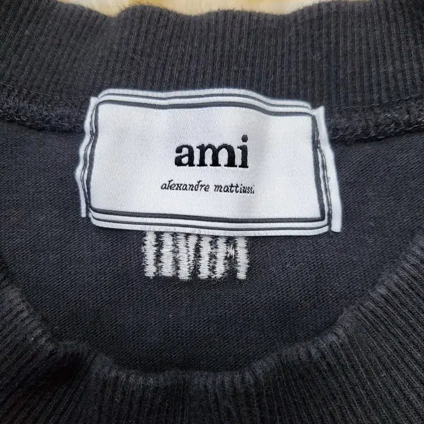 [SOLD OUT] 아미 하트 로고  블랙 반팔 티셔츠