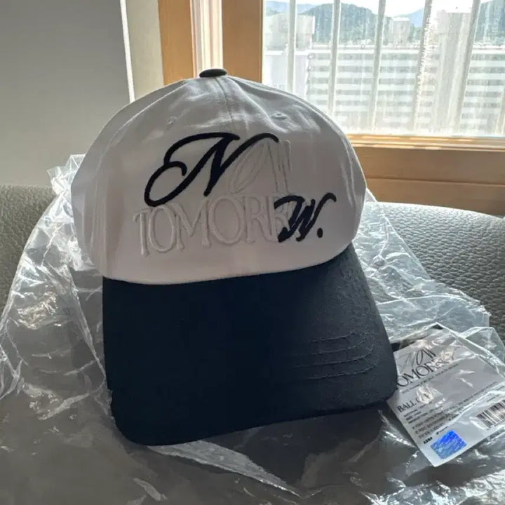 [BUNJANG] fromis_9 TOMORROW Ball Cap White/Black / 프로미스나인 TOMORROW 볼캡 화이트/블랙
