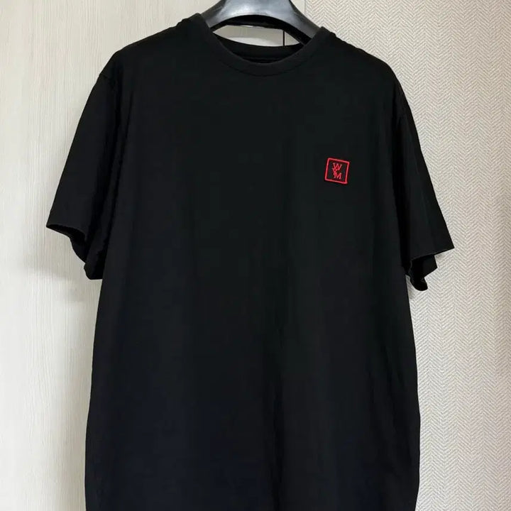 [SOLD OUT] (48) 우영미 백로고 반팔 티셔츠 블랙 레드