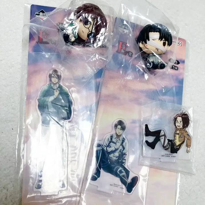 [BUNJANG] Attack on Titan Hange, Levi Acrylic Stand + ChoconoCo Bundle Set (Sealed) / 진격의 거인 한지, 리바이 아크릴 스탠드 + 초코노코 일괄