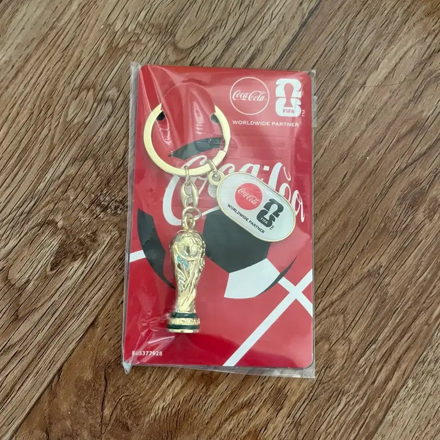 [BUNJANG] Coca-Cola FIFA 2026 North America World Cup Trophy Keyring / 코카콜라 FIFA 2026 북중미 월드컵 트로피 키링 새상품
