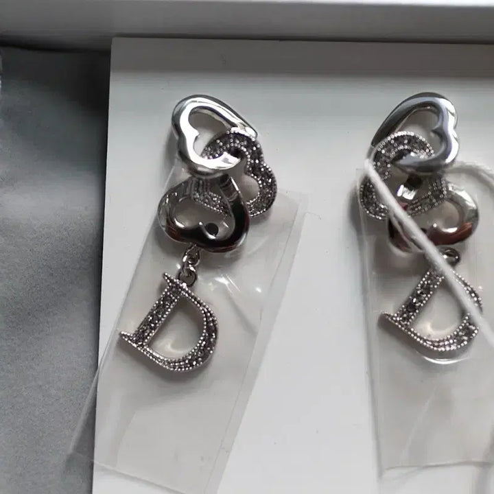 [SOLD OUT] 새 제품) 디올 정품 하트링 귀걸이 보증서 포함 풀박스