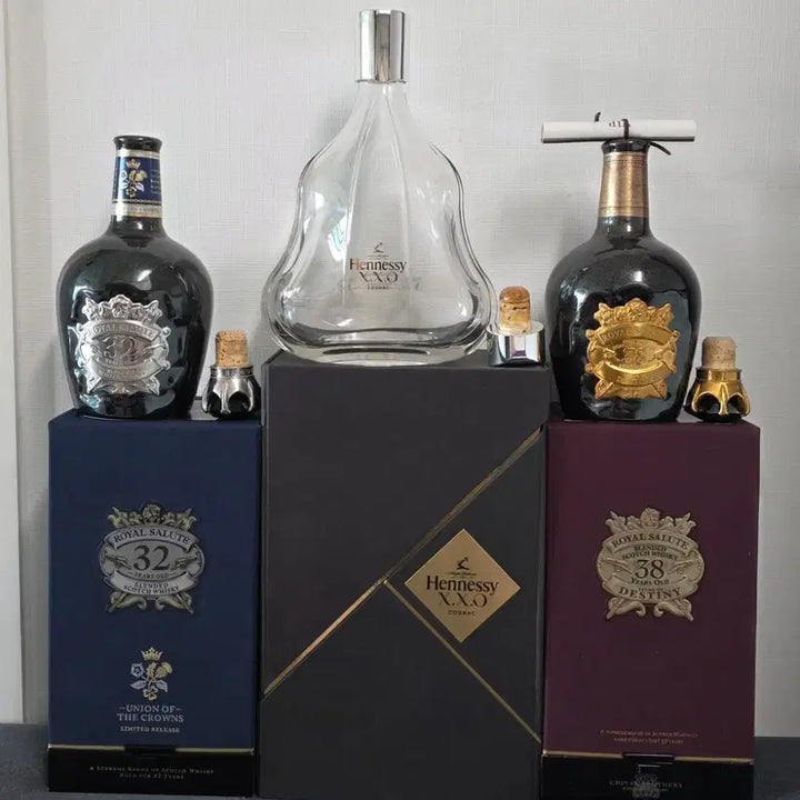 [BUNJANG] Royal Salute &amp; Hennessy XO Empty Bottles Bundle / 로얄살루트, 헤네시 XO 위스키 공병 일괄