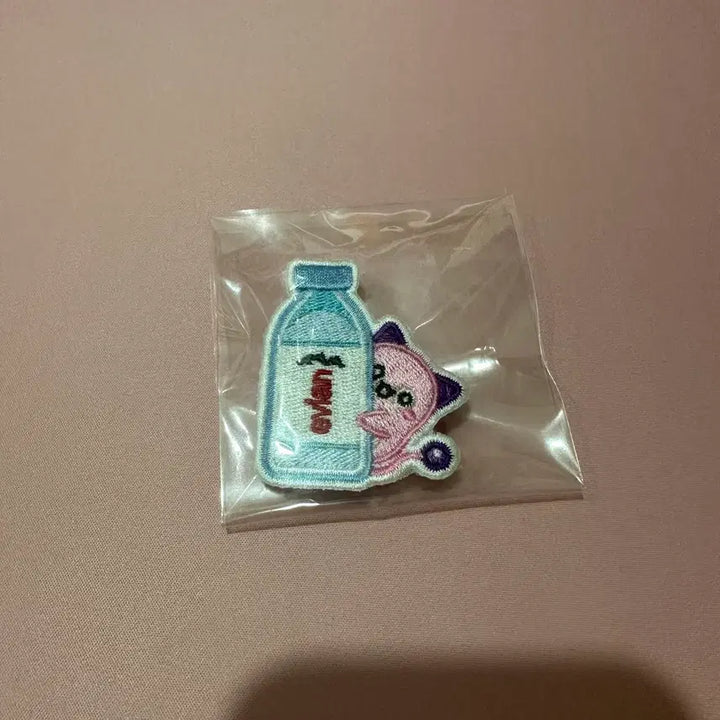[SOLD OUT] 에비앙 x 핑크빈 와펜 뱃지