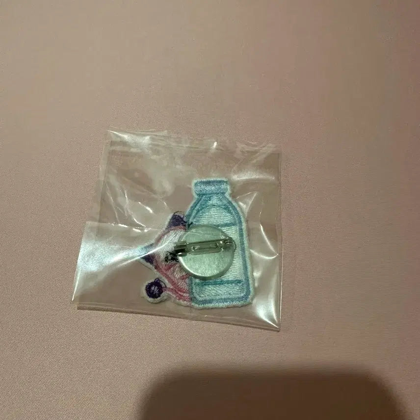 [SOLD OUT] 에비앙 x 핑크빈 와펜 뱃지