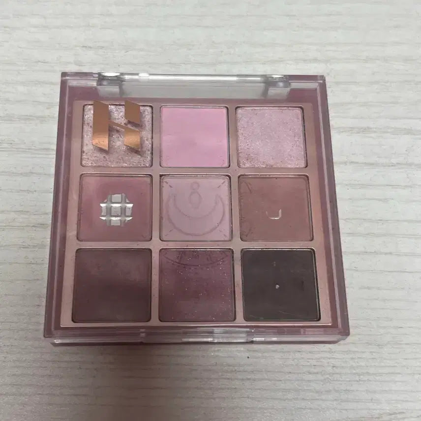 [BUNJANG] Holika Holika 9-Color Eyeshadow Palette / 홀리카홀리카 섀도우