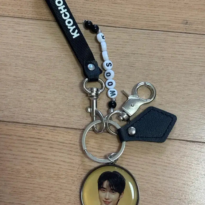 [BUNJANG] Byun Woo Seok Keychain / 교촌치킨 변우석 키링 판매합니다