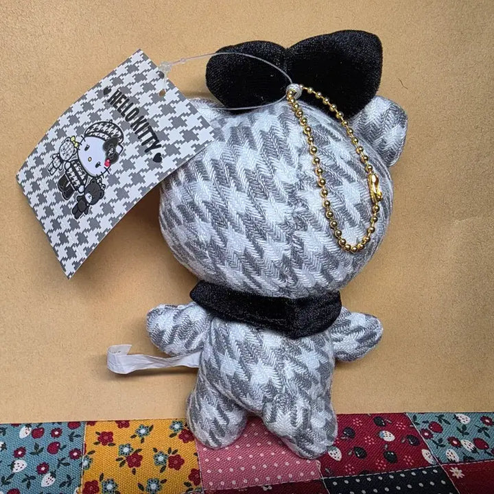 [BUNJANG] Sanrio Kitty Monokuro Tiny Charm Doll Keyring Happy Birthday Check / 키티 모노쿠로 타이니참 인형 키링 해피 벌스데이 체크 산리오