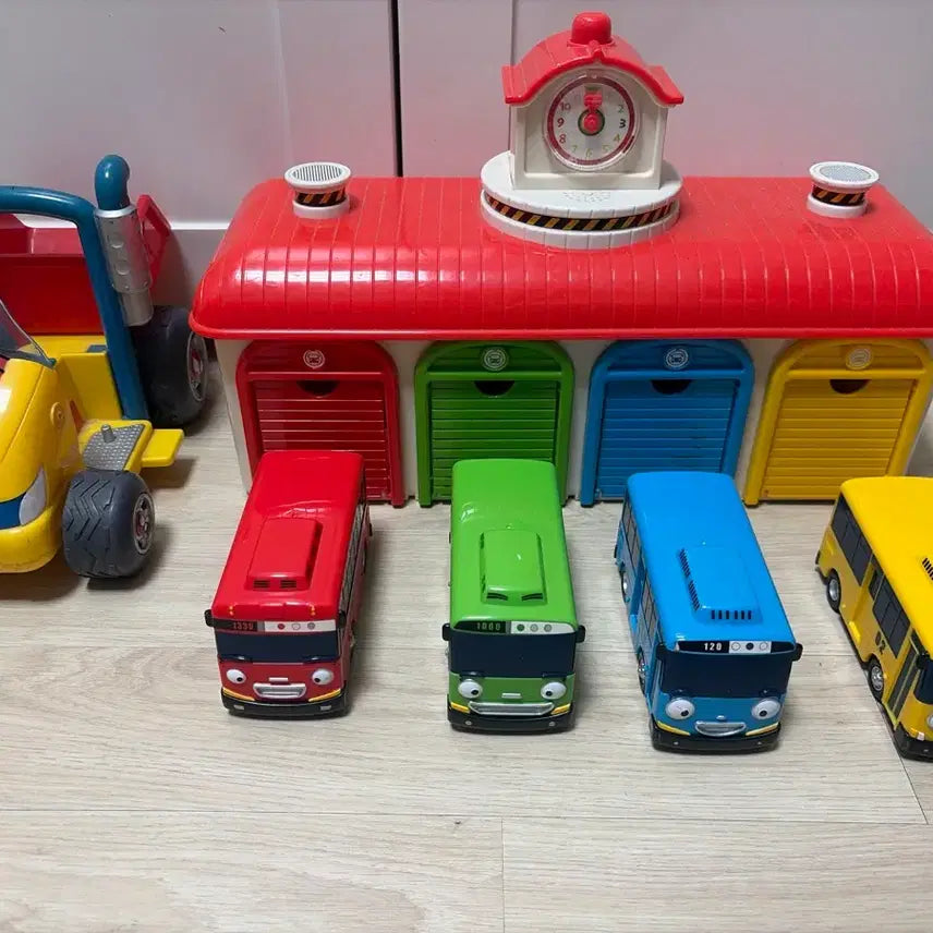[BUNJANG] Tayo Garage Play Set + 5 Mini Cars Bundle Set / 타요 차고 놀이세트 + 미니카 5종 일괄 판매 추억 장난감