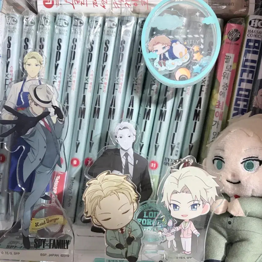 [BUNJANG] Spy x Family Loid Forger Acrylic Stand &amp; Plush Bundle / 스파이패밀리 로이드 포저 아크릴, 인형 일괄 판매