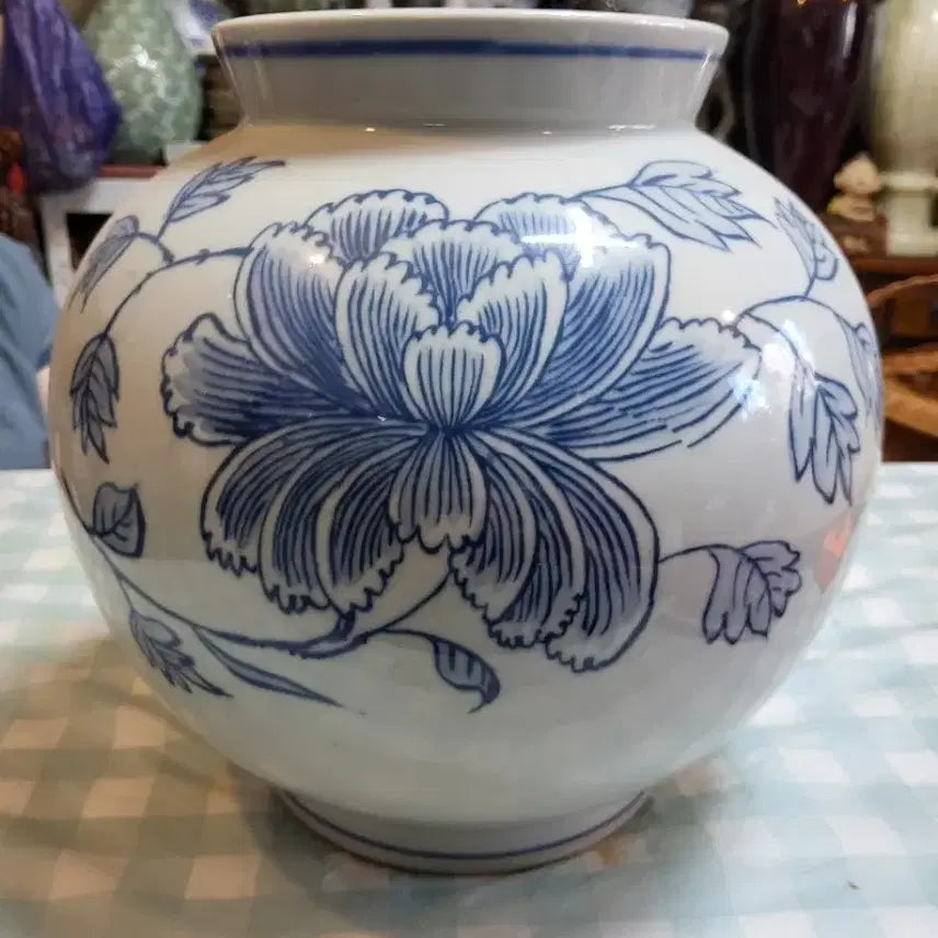 [BUNJANG] Large Blue-and-White Porcelain Peony Motif Jar / 부귀영화의 상징, 대형 청화백자 모란문 항아리