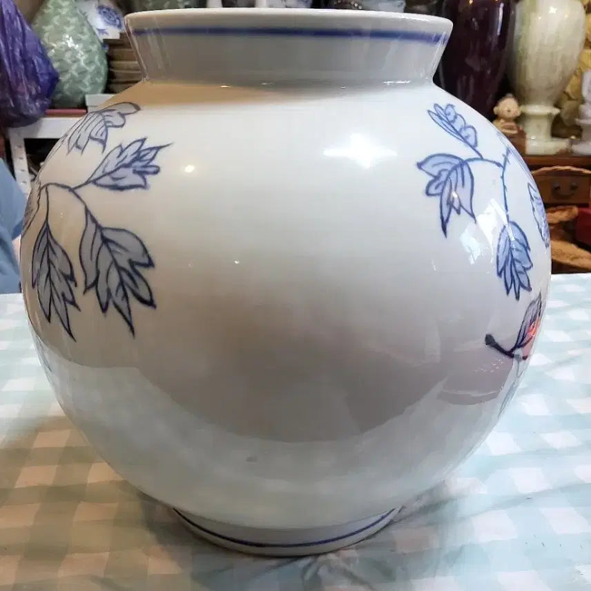 [BUNJANG] Large Blue-and-White Porcelain Peony Motif Jar / 부귀영화의 상징, 대형 청화백자 모란문 항아리