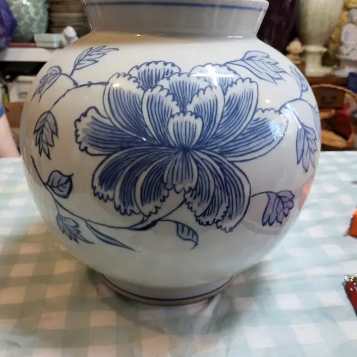 [BUNJANG] Large Blue-and-White Porcelain Peony Motif Jar / 부귀영화의 상징, 대형 청화백자 모란문 항아리