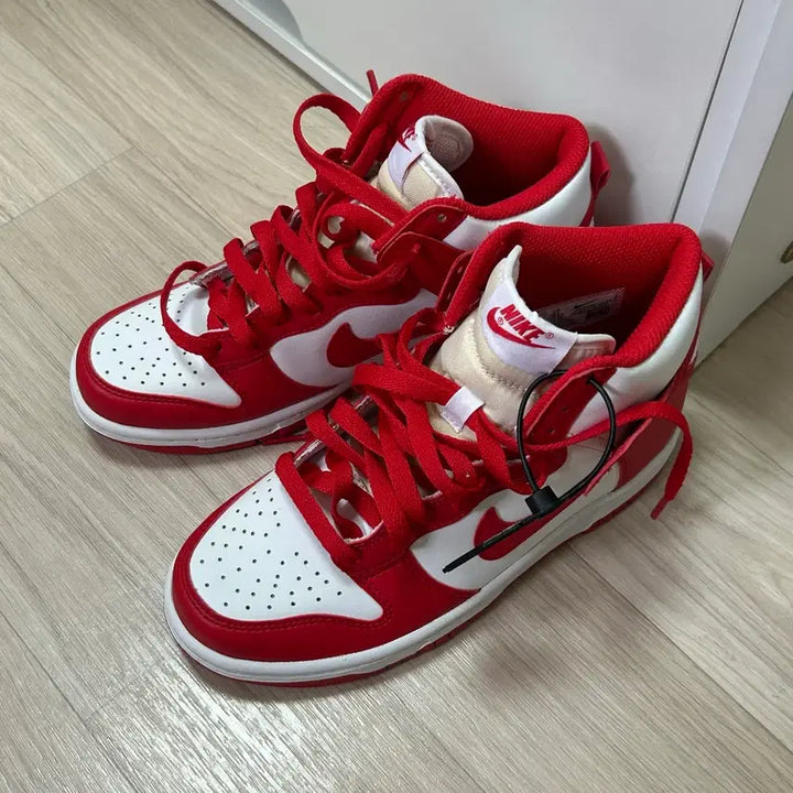 [BUNJANG] Nike Dunk High Championship White &amp; Red / 나이키 덩크 하이 챔피언쉽 화이트앤레드 230(4Y)
