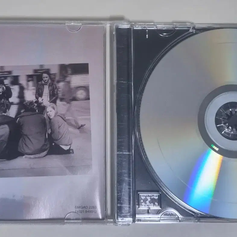 [BUNJANG] Avril Lavigne Let Go CD (Unsealed) / 에이브릴 라빈 Avril Lavigne Let Go (개봉 CD)