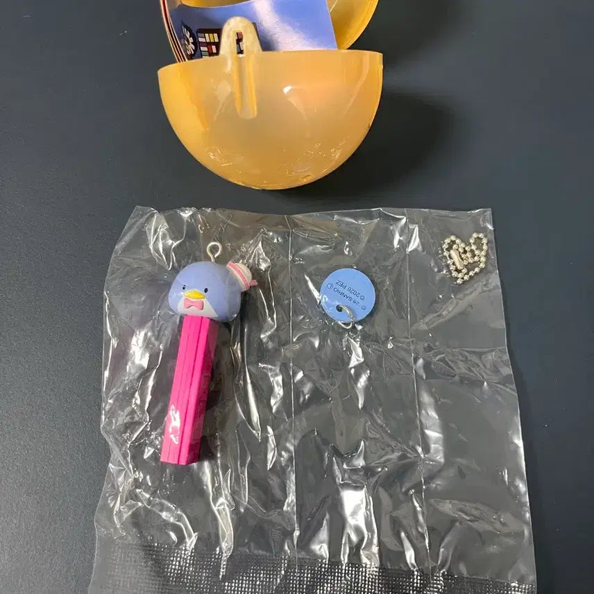 [BUNJANG] PEZ Tuxedo Cat Figure (Sealed) / PEZ 턱시도샘 미개봉