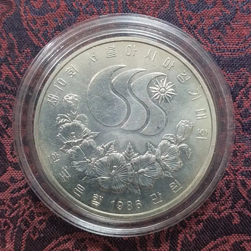 [BUNJANG] 1986 Seoul Asian Games Commemorative Coin 10,000 Won / 1986년 제10회 서울 아시아 경기대회를 기념하여 발행된 10,000원