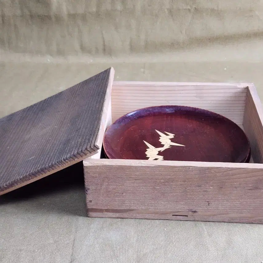[BUNJANG] Natural Wood Lacquerware Dasik Plate with Gold Crane Motif / 천연목 옻칠 다식접시,금채종이학 그림이 특징
