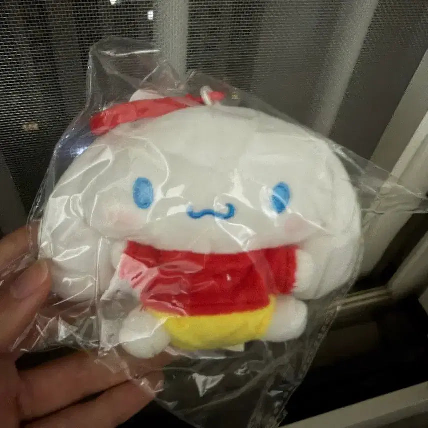 [BUNJANG] Ediya Cinnamoroll &amp; Jjanggu Keyring / 이디야 시나모롤 짱구 키링 미사용 새제품