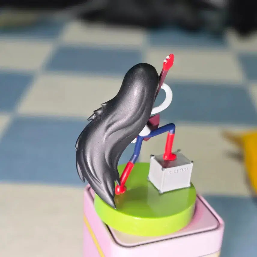 [BUNJANG] Adventure Time Marceline Tin Case Figure (Bubblegum Included) / (하자있음)어드벤처타임 마르셀린 마셀린 틴케이스 피규어 버블검