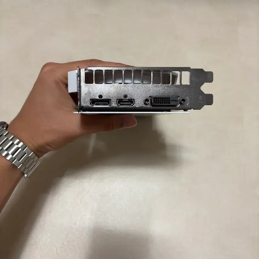 [BUNJANG] Galax GeForce GTX 1660 Ti 6GB White Graphics Card / 갤럭시 지포스 GTX1660TI 6GB 화이트 그래픽카드