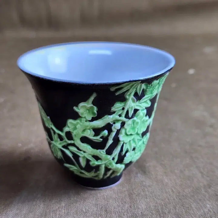 [BUNJANG] Chinese Celadon Porcelain Teacup with Pine, Bamboo, and Plum Blossom Motif / 중국도자기 양각 송,죽,매 그림 출중한 찻잔
