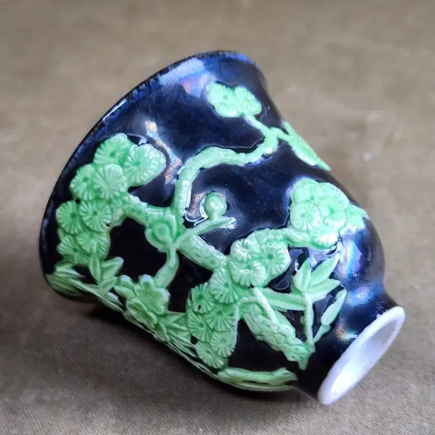 [BUNJANG] Chinese Celadon Porcelain Teacup with Pine, Bamboo, and Plum Blossom Motif / 중국도자기 양각 송,죽,매 그림 출중한 찻잔