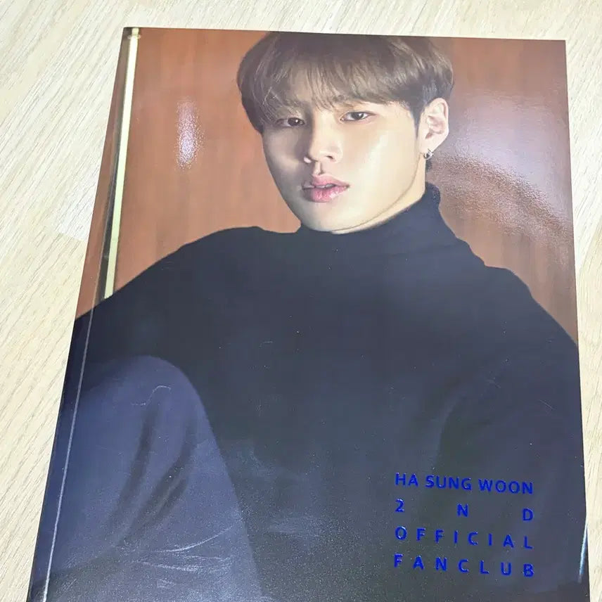 [BUNJANG] Ha Sung Woon 1st Gen Official Fanclub Acrylic Mood Lamp / 하성운 1기 공식 팬클럽 아크릴 무드등+포카15장+핀버튼+증사+2기포토북
