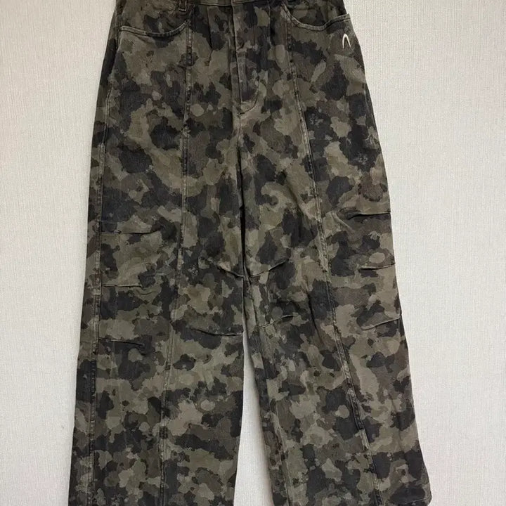 [BUNJANG] ACAM NIPIN TUCK Camouflage Twill Pants / 아캄 니핀턱 카모/카모플라쥬 트윌 팬츠 1