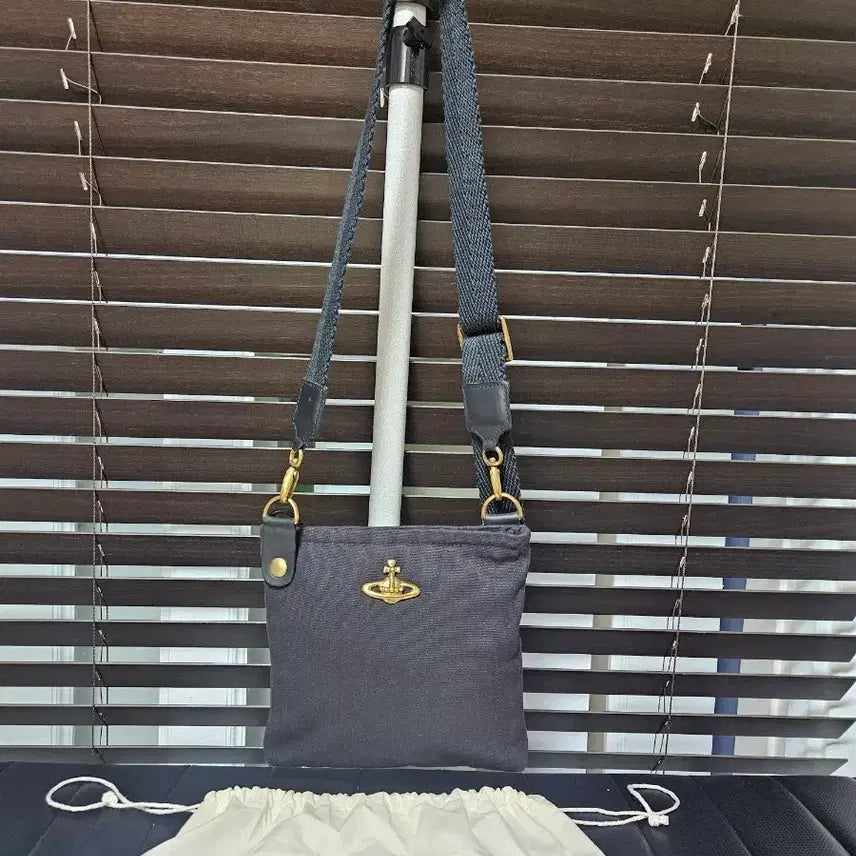 [BUNJANG] Vivienne Westwood Orb Small Crossbody Bag Black / 비비안웨스트우드 오알비 스몰 크로스백 블랙
