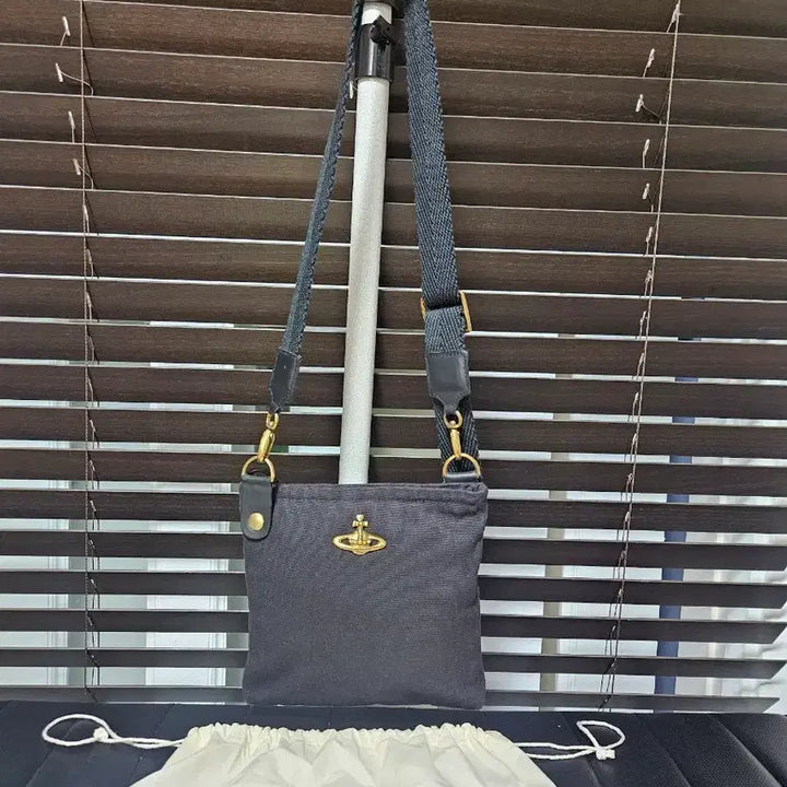 [BUNJANG] Vivienne Westwood Orb Small Crossbody Bag Black / 비비안웨스트우드 오알비 스몰 크로스백 블랙
