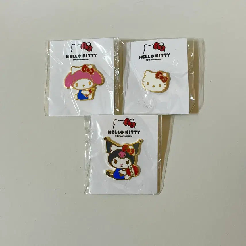[BUNJANG] Sanrio Kitty Kuromi 50th Anniversary Limited Edition Metal Mold Badge Plush Figure Set / 헬로키티 쿠로미 50주년 전시회 금형 뱃지 산리오인형피규어마이멜로디마멜