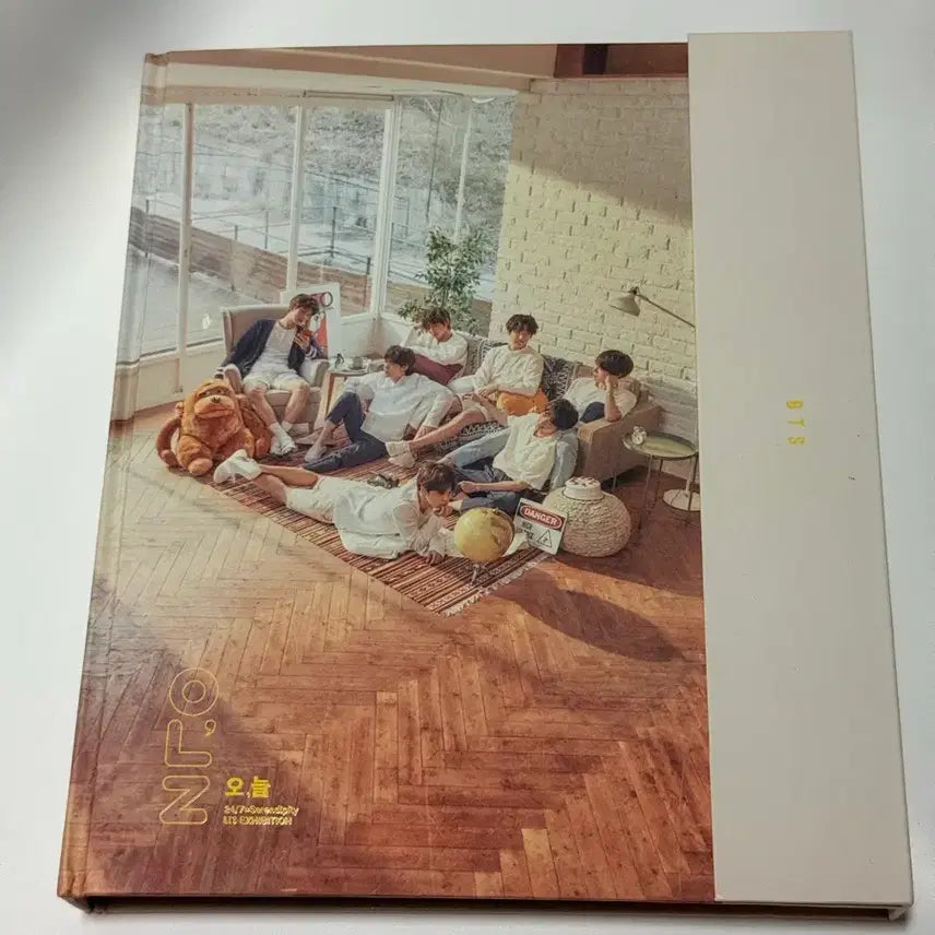 [BUNJANG] BTS Exhibition Photobook / BTS 방탄소년단 전시회 포토북 오늘