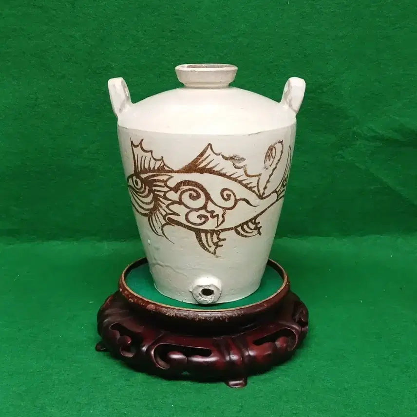 [BUNJANG] Buncheong Ware Celadon Iron-Painted Fish Motif Jar (H: 21cm) / *분청사기 강경 잉어도 철화백자 항아리((높이:21cm))