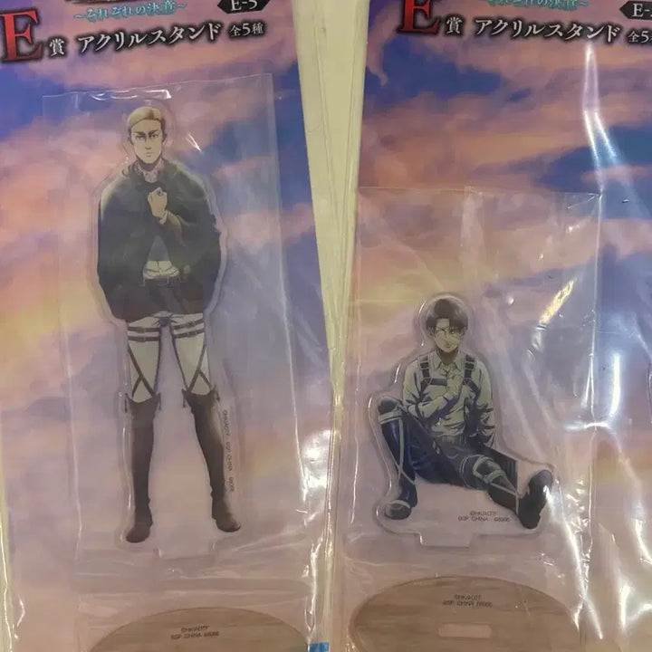 [BUNJANG] Attack on Titan Ichiban Kuji E Prize Levi &amp; Erwin Acrylic Stand Bundle Set / (일괄)진격의거인 각자의결의 쿠지 제일복권 E상 리바이 엘빈 아크릴스탠드