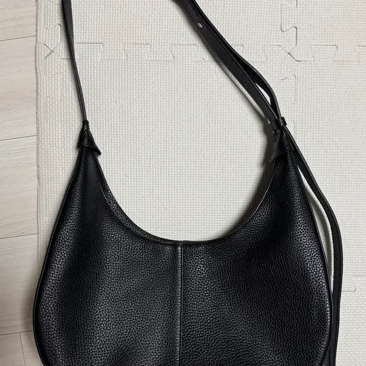 [BUNJANG] Afterpraye Crescent Mini Leather Bag / 애프터프레이 크레센트 미니 레더백