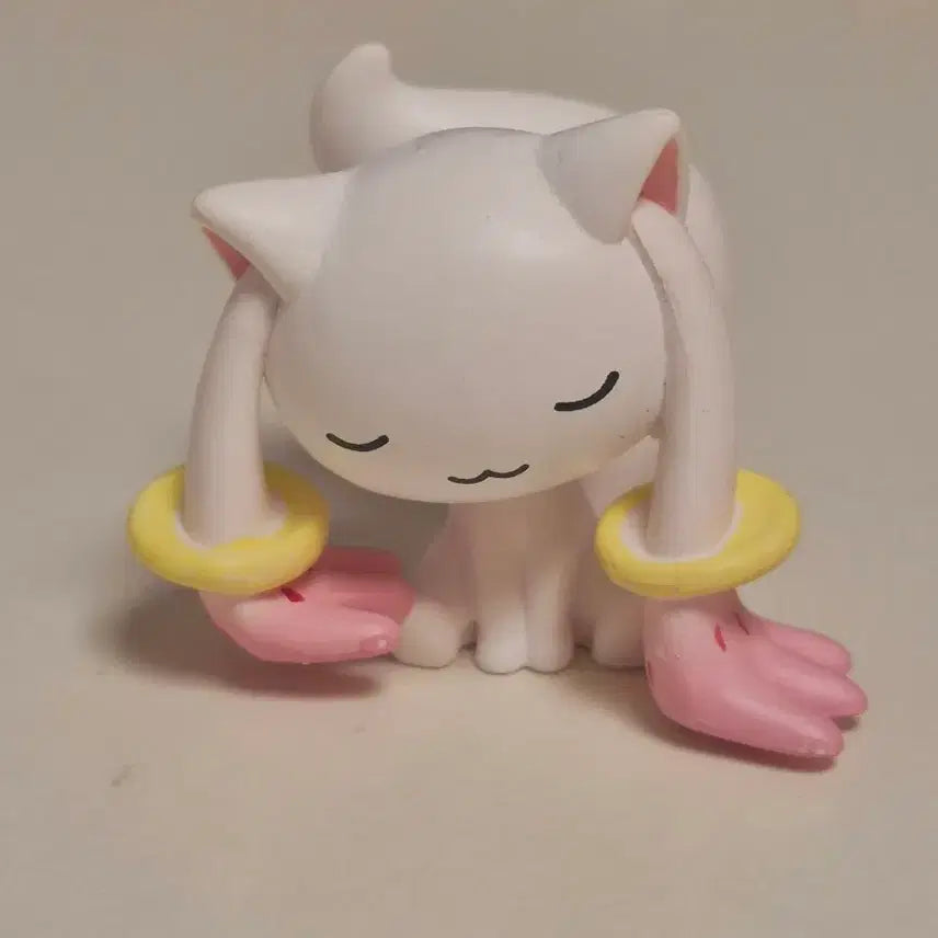 [BUNJANG] Puella Magi Madoka Magica Kyubey Shoulder-Rest Gacha Figure / 마법소녀 마도카 마기카 어깨쿵 큐베 가챠