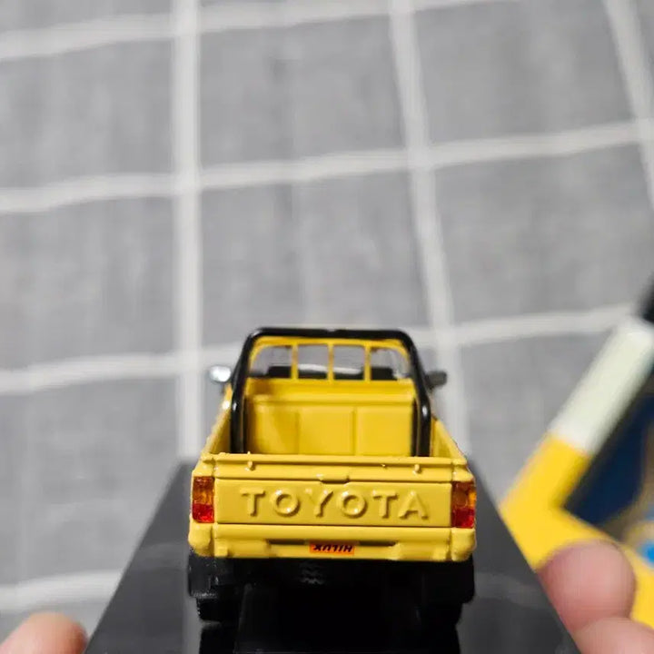 [BUNJANG] Para64 Toyota Hilux 1984 Single Cab 1:64 Diecast Model / 1:64 1/64 파라64 도요타 하이럭스 1984 싱글캡 다이캐스트