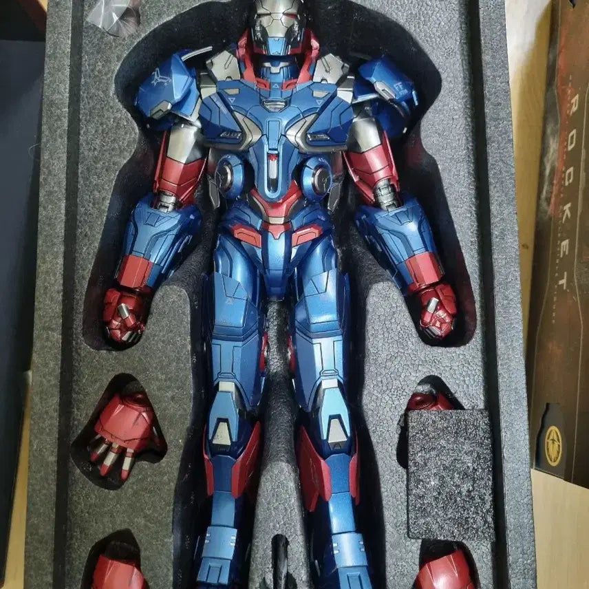 [BUNJANG] Hot Toys Iron Patriot &amp; Rocket Raccoon Bundle Set / (일괄 급처) 핫토이 아이언 패트리어트 &amp; 로켓 라쿤